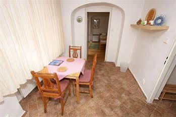 Apartments At The Golden Plough *