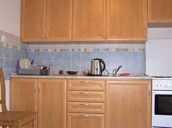At The Golden Plough Apartament